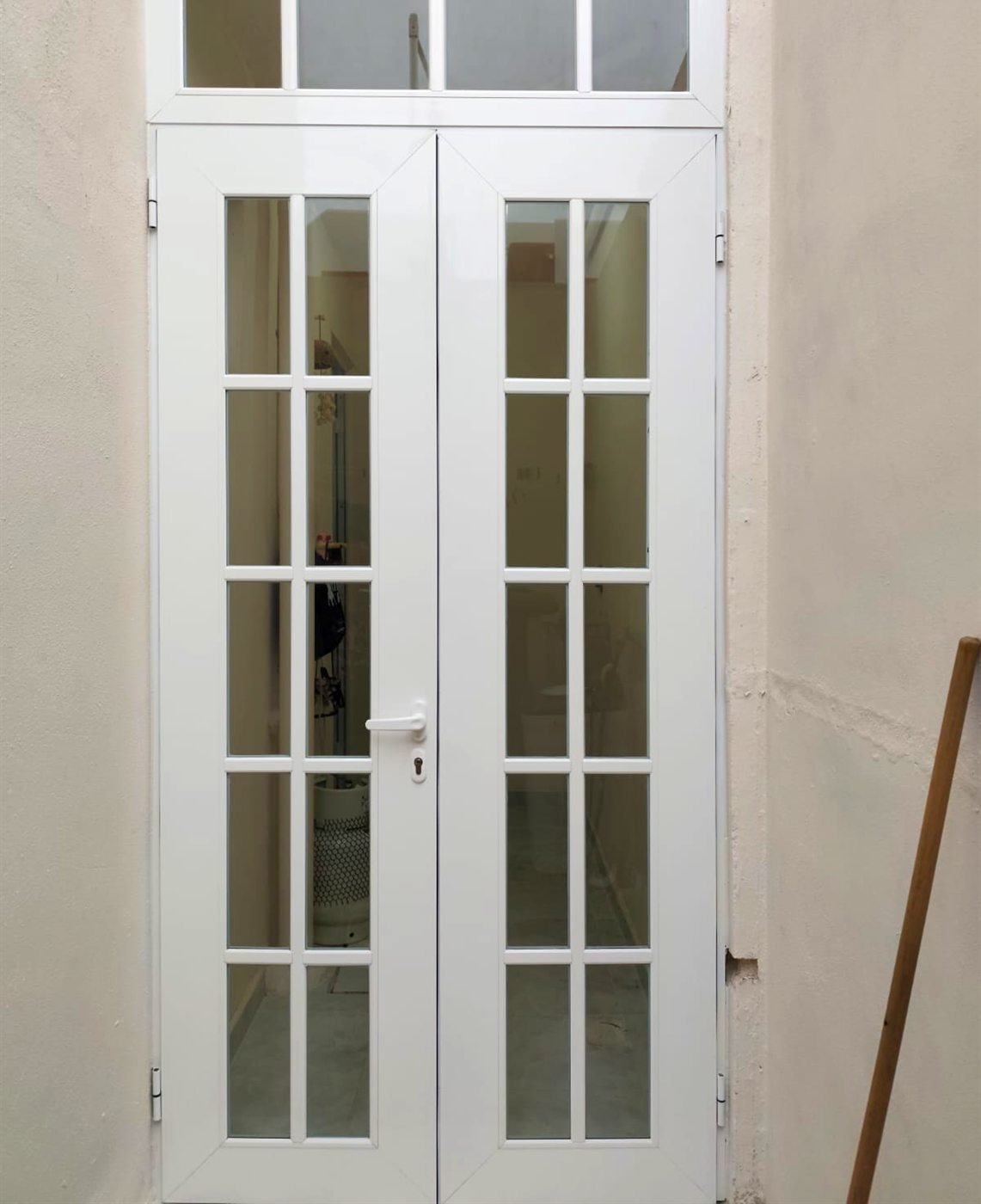 Puerta abatible línea española 1400